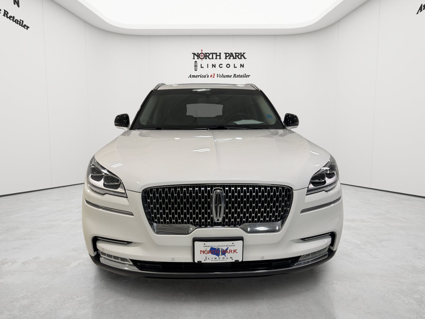 Used 2023 Lincoln Aviator Reserve w/ Equipment Group 201A AWD/4WD image 8