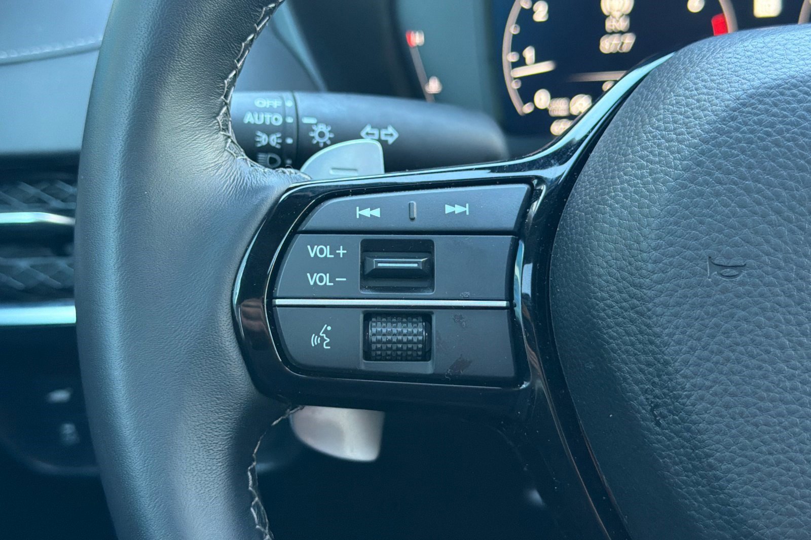 Certified 2025 Acura ADX AWD image 30