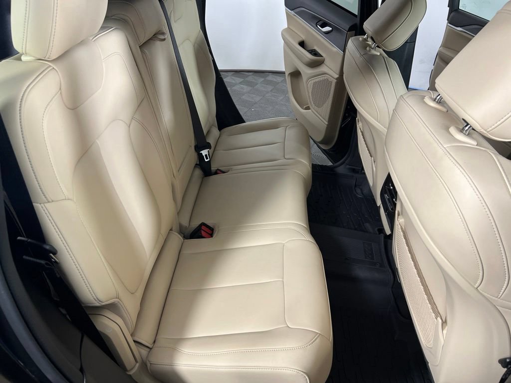 Used 2024 Jeep Grand Cherokee Limited AWD/4WD image 13