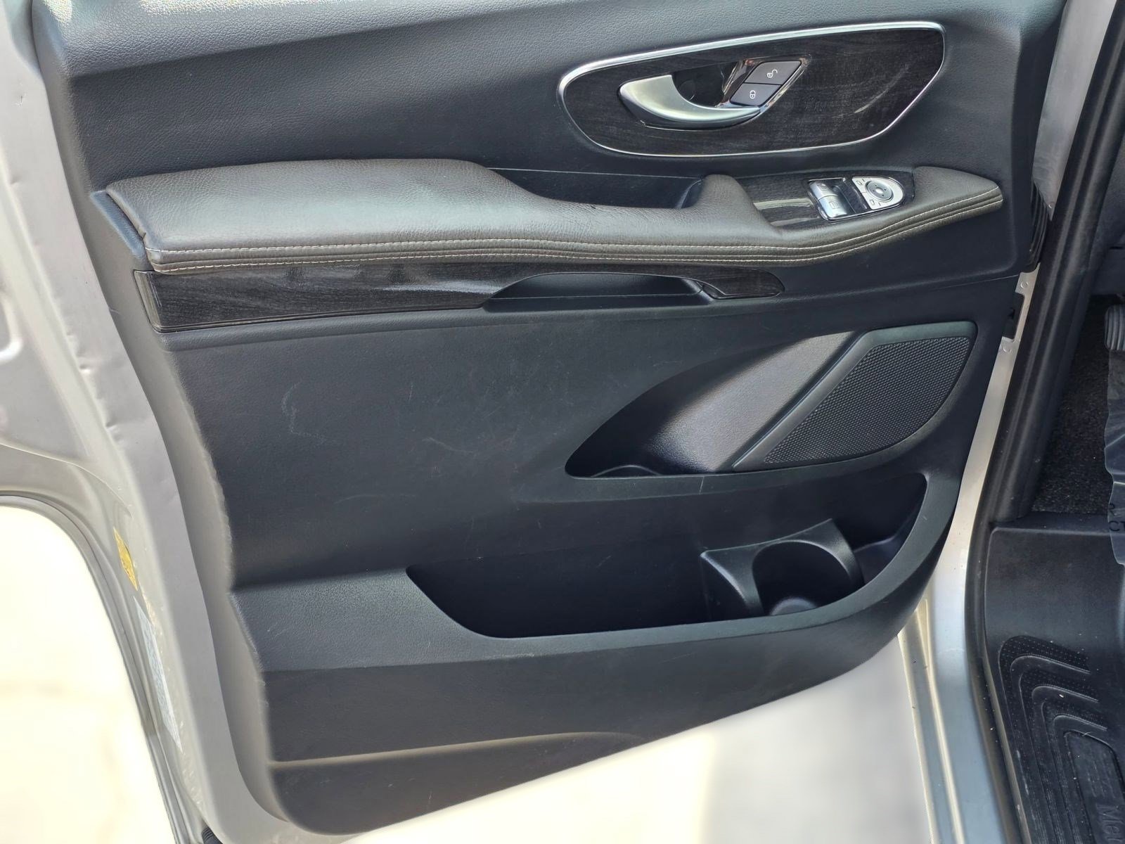 Used 2018 Mercedes-Benz Metris Passenger image 13