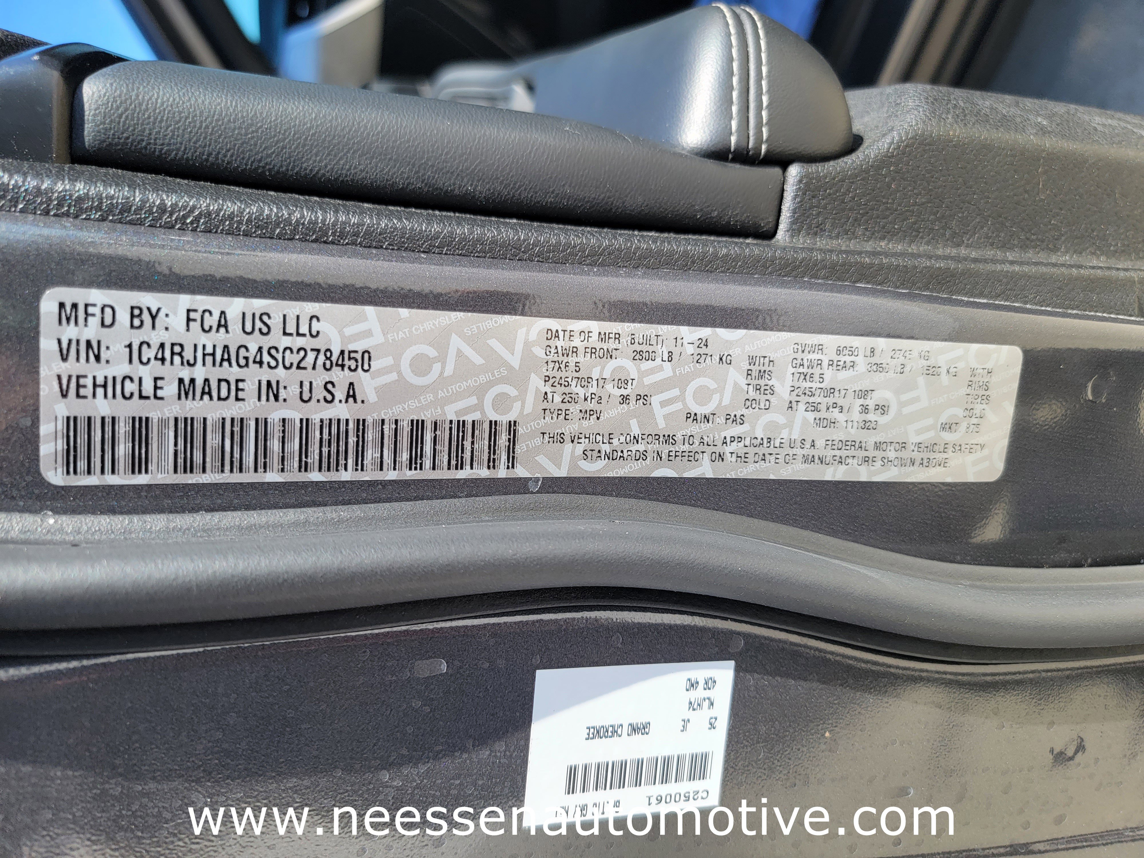 Used 2025 Jeep Grand Cherokee Laredo image 35