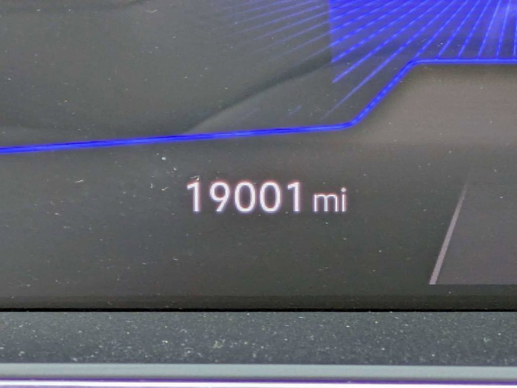 Used 2023 Volkswagen Tiguan SE R-Line image 40