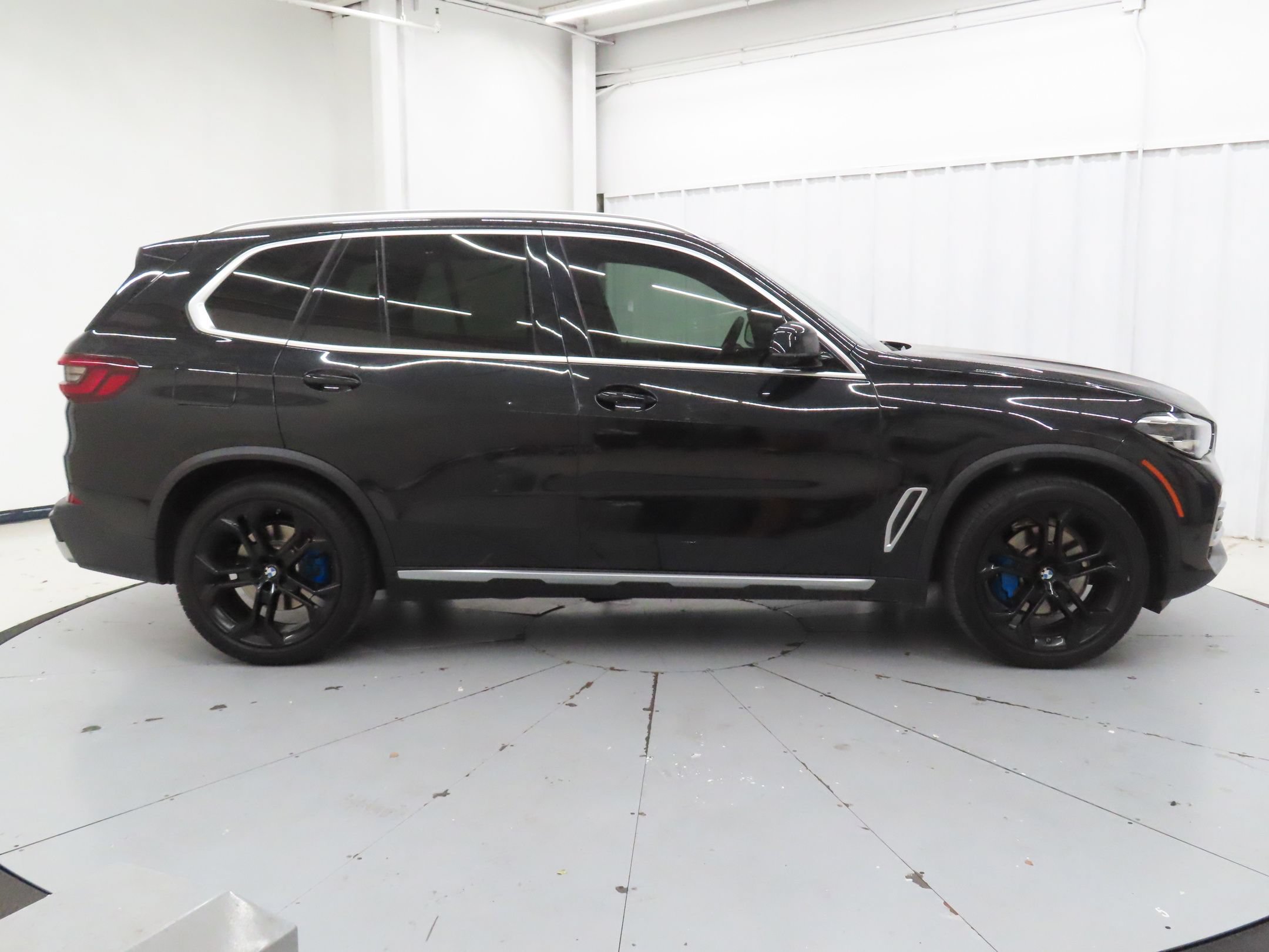 Used 2023 BMW X5 xDrive40i w/ Premium Package AWD/4WD image 2