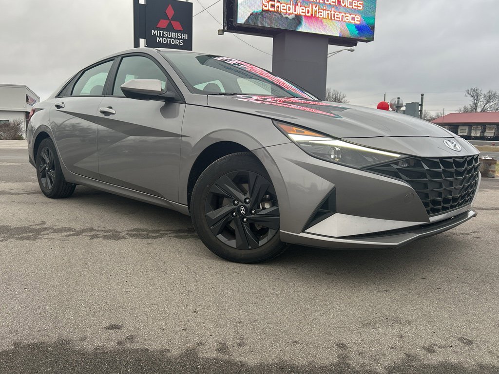 Used 2023 Hyundai Elantra SEL image 1