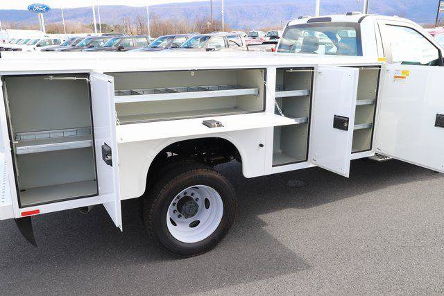 Used 2024 Ford F550 4x4 Regular Cab Super Duty image 11