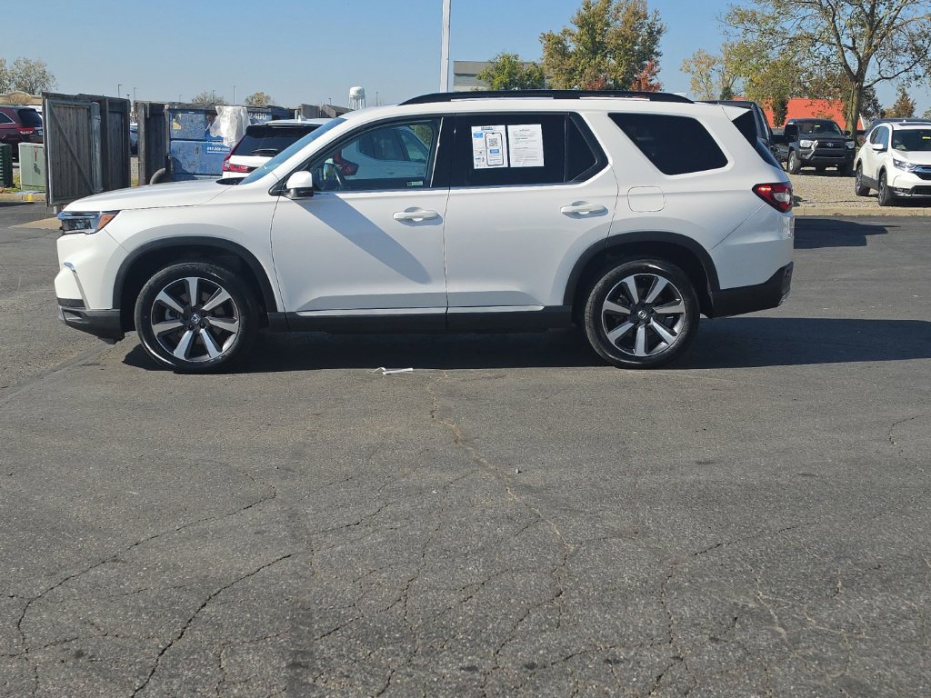 Certified 2025 Honda Pilot Touring image 4