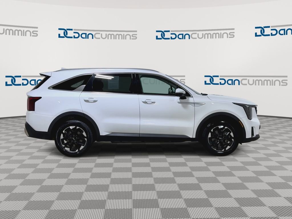 Used 2024 Kia Sorento S image 2