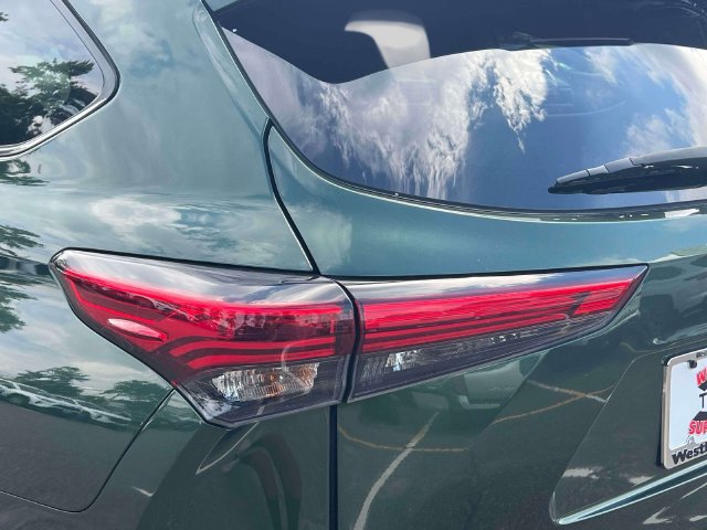 Used 2023 Toyota Highlander XLE AWD/4WD image 13
