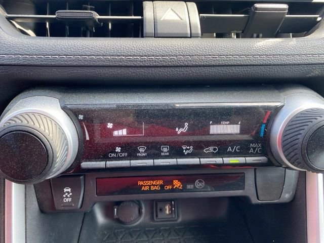 Used 2019 Toyota RAV4 LE FWD image 19