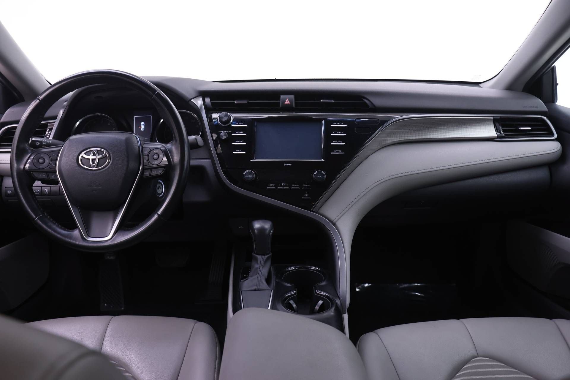 Used 2020 Toyota Camry SE FWD image 5