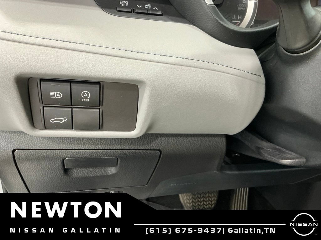 Used 2024 Toyota Highlander XLE AWD/4WD image 40