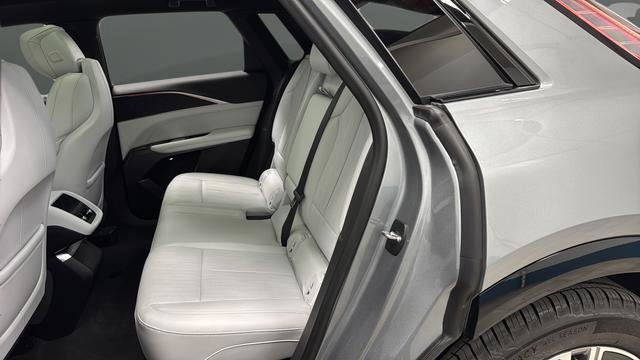 Used 2024 Cadillac Lyriq Luxury image 23