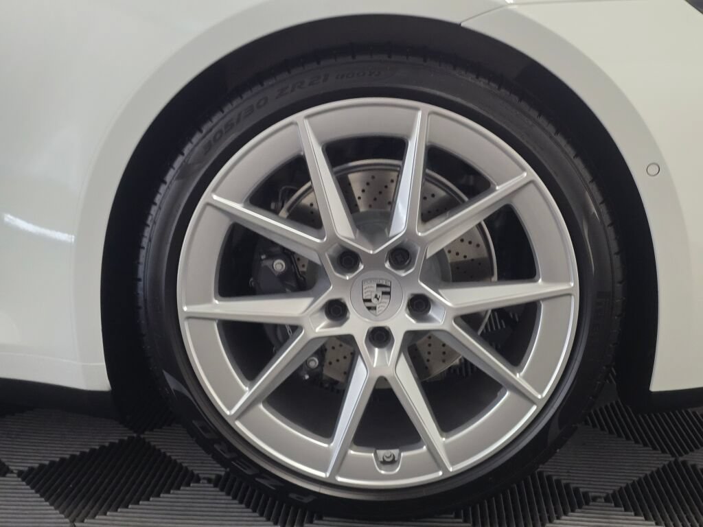 Certified 2025 Porsche 911 Carrera RWD image 6