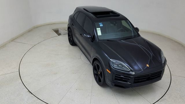 Used 2025 Porsche Cayenne w/ Premium Package image 78