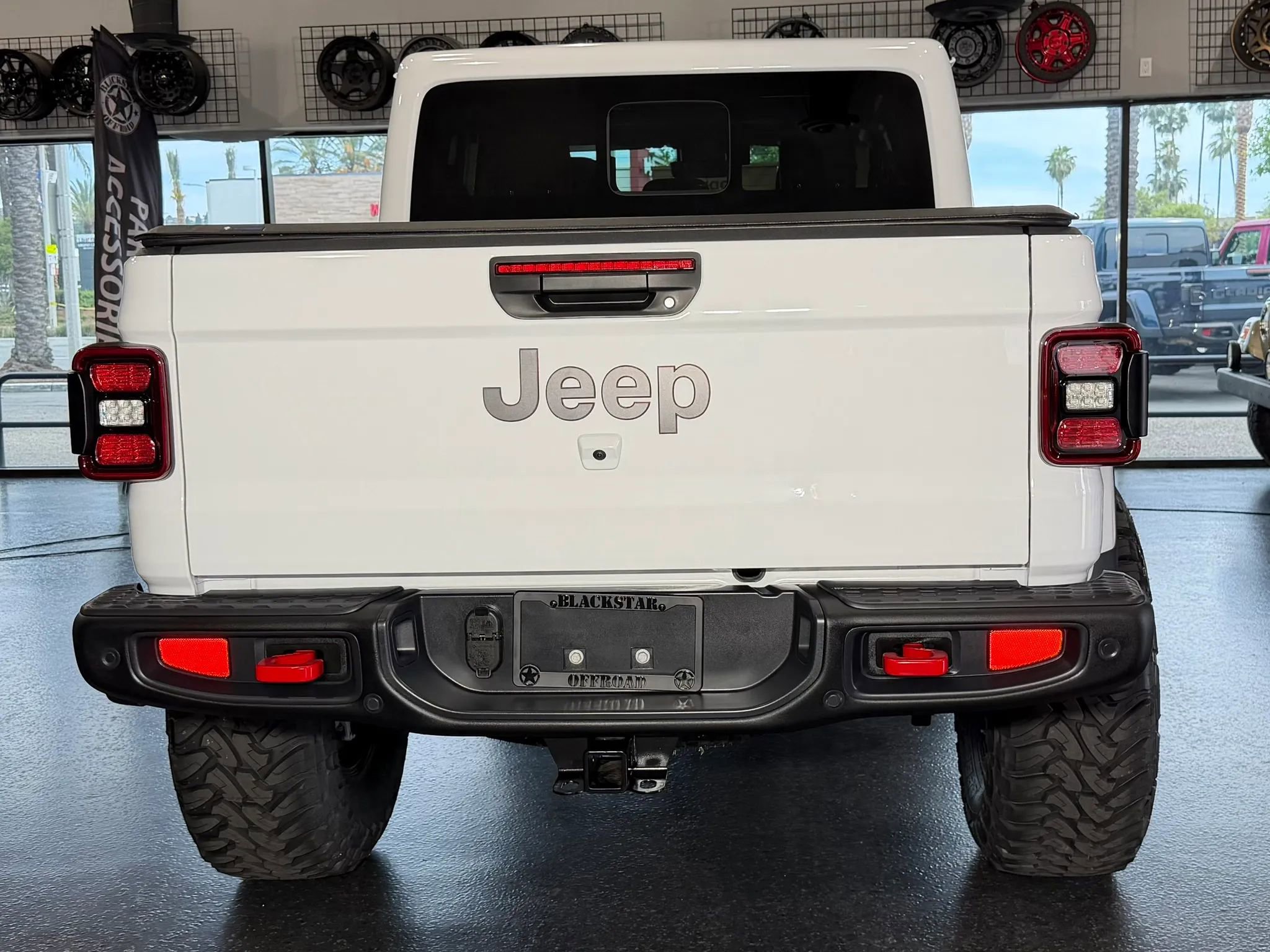 Used 2025 Jeep Gladiator Rubicon w/ Safety Group AWD/4WD image 12