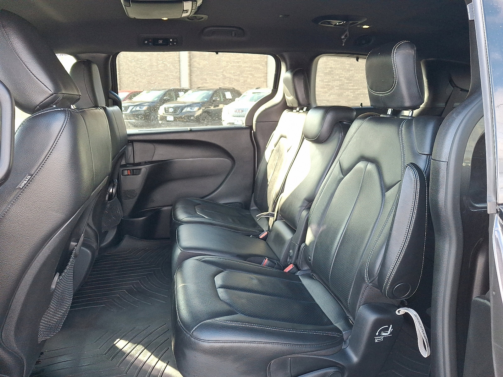 Used 2020 Chrysler Pacifica Touring-L w/ Advanced Safetytec Group image 11