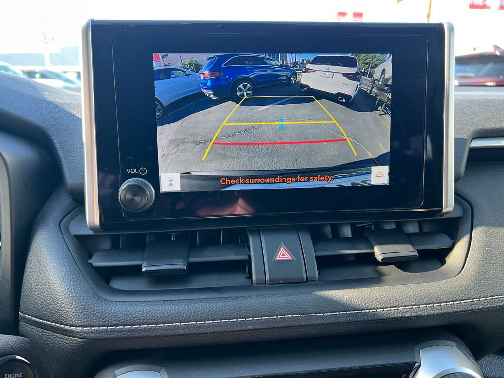 Used 2025 Toyota RAV4 XLE FWD image 33