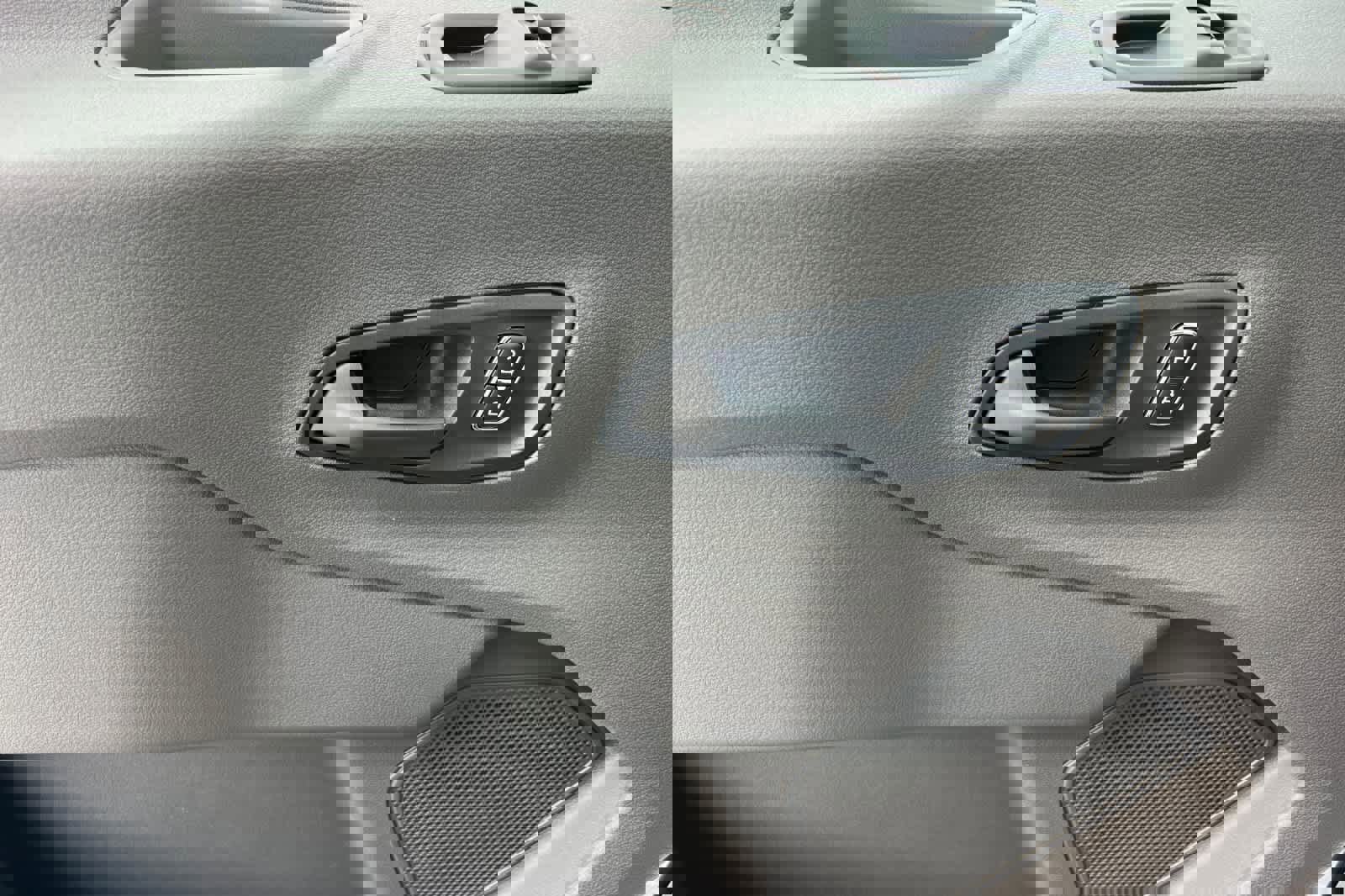 New 2026 Ford Transit 250 148 Medium Roof w/ Load Area Protection Package image 13