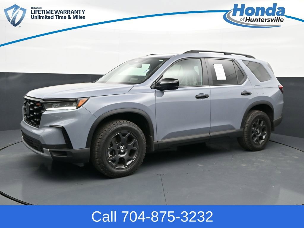 Used 2025 Honda Pilot TrailSport image 3