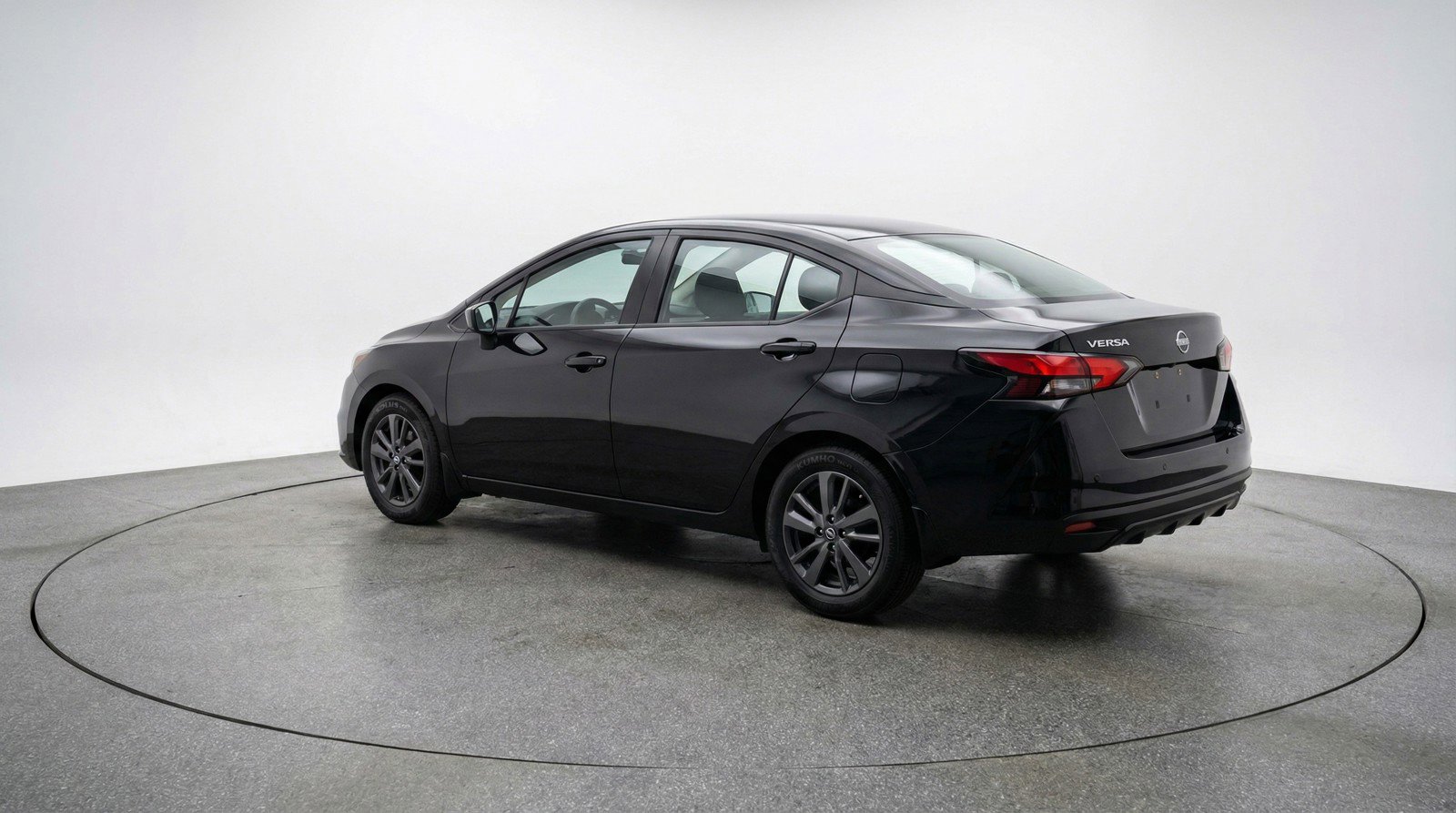 Used 2025 Nissan Versa SV image 6