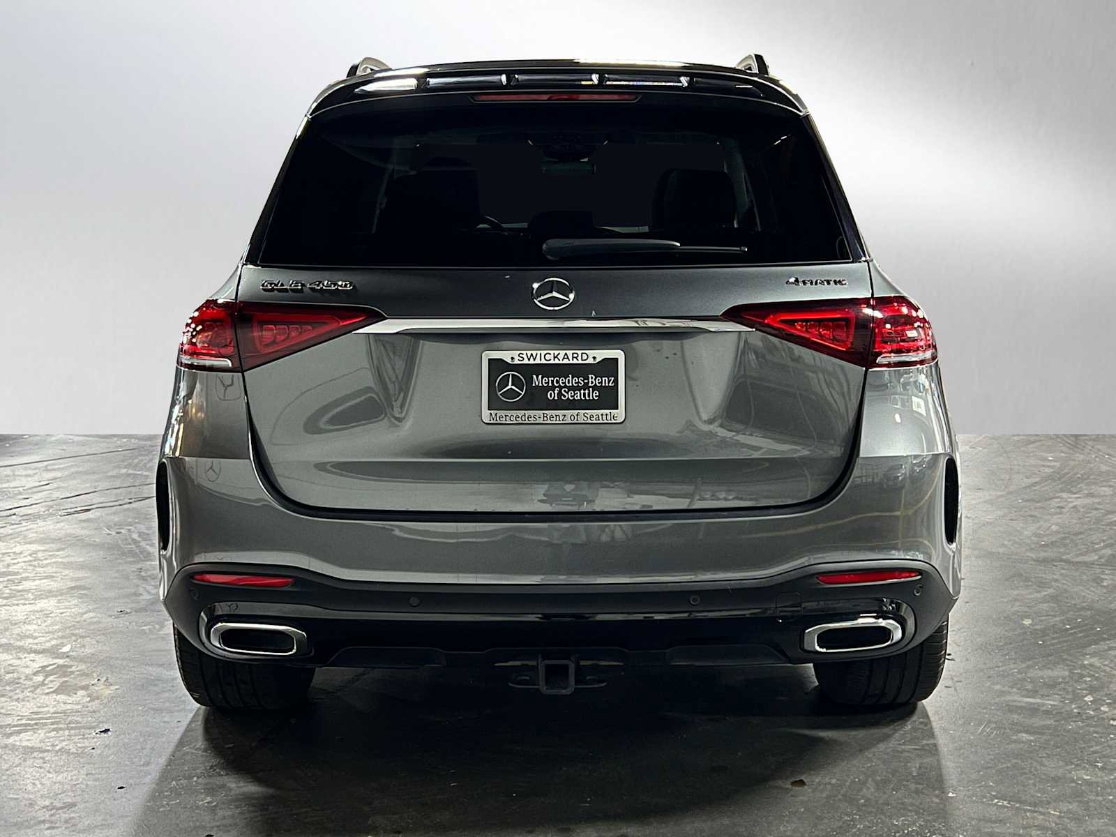 Used 2023 Mercedes-Benz GLE 450 4MATIC w/ AMG Line Exterior image 4