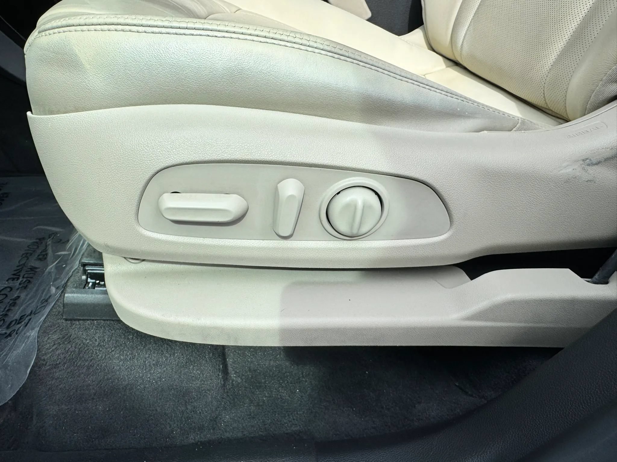 Used 2019 Buick Enclave Premium w/ Experience Buick Package FWD image 29