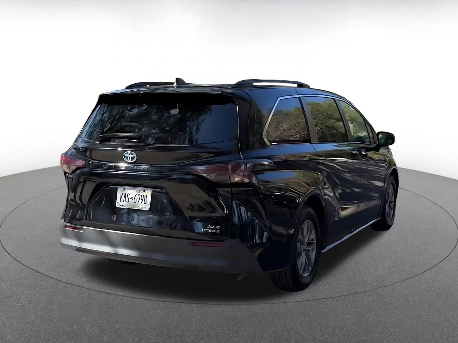 Used 2023 Toyota Sienna XLE image 14