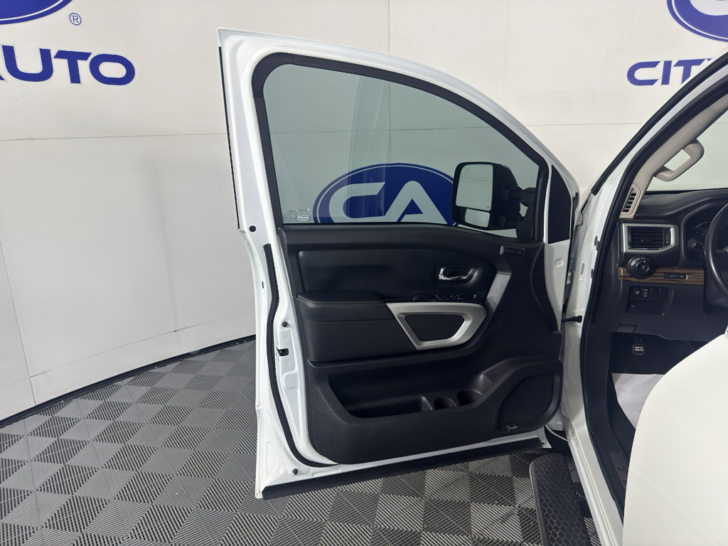 Used 2020 Nissan Titan SL w/ Moonroof Package RWD image 13