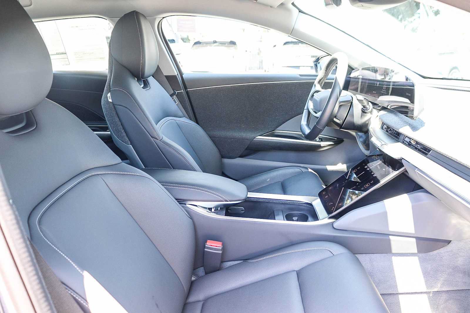Used 2025 Lucid Air Pure RWD image 17