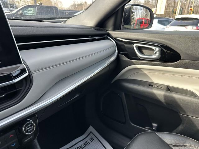 Certified 2024 Jeep Compass Limited image 34