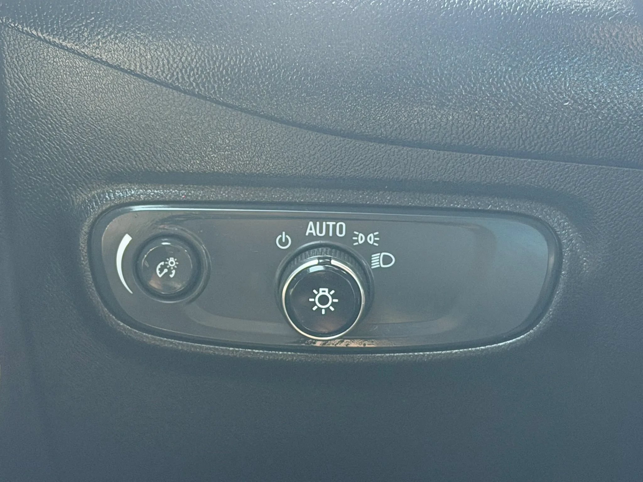 Used 2019 Chevrolet Equinox LT FWD image 22