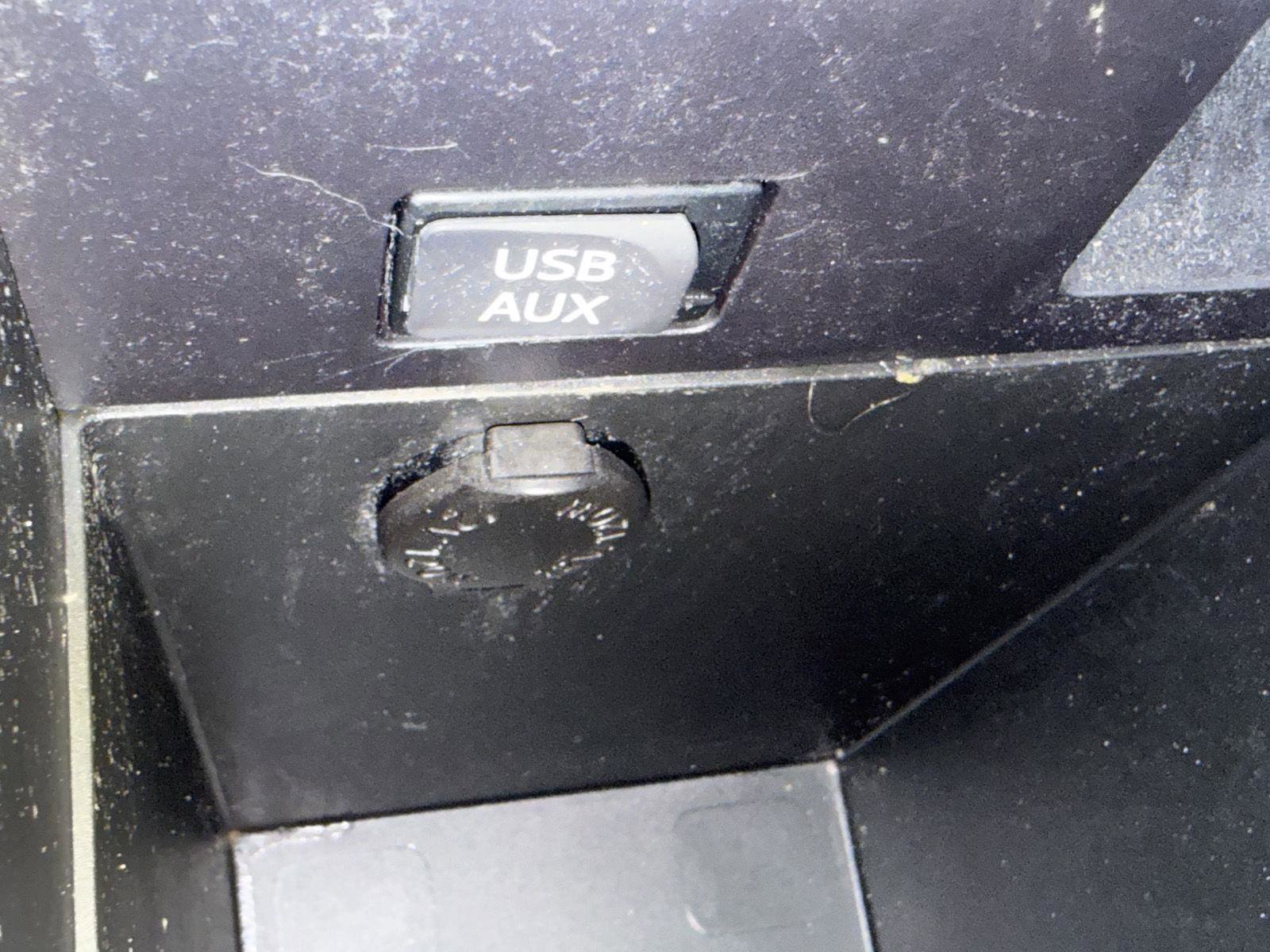 Used 2015 Toyota Venza LE AWD/4WD image 25