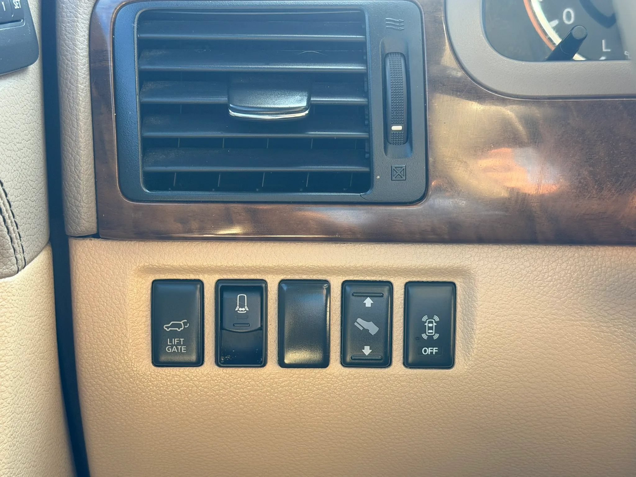 Used 2015 Nissan Armada Platinum w/ 2nd Row Captain Seat Package AWD/4WD image 21