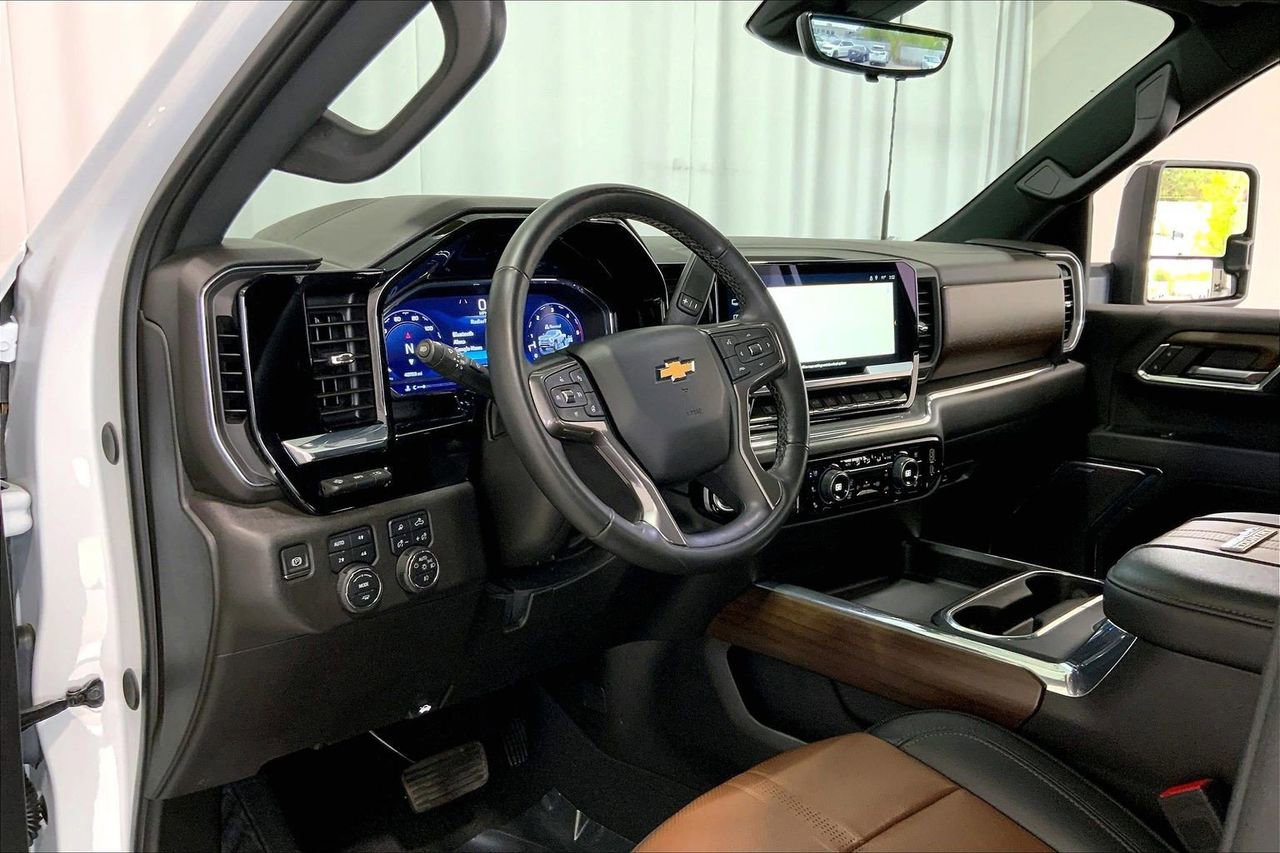 Used 2024 Chevrolet Silverado 2500 High Country w/ High Country Premium Package image 14