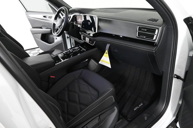New 2026 Volkswagen Atlas Cross Sport SE image 12