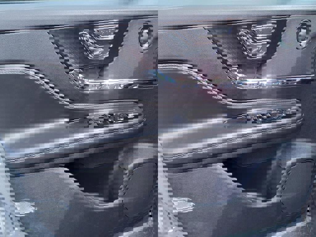 Used 2023 Lincoln Corsair Reserve w/ Equipment Group 202A image 36