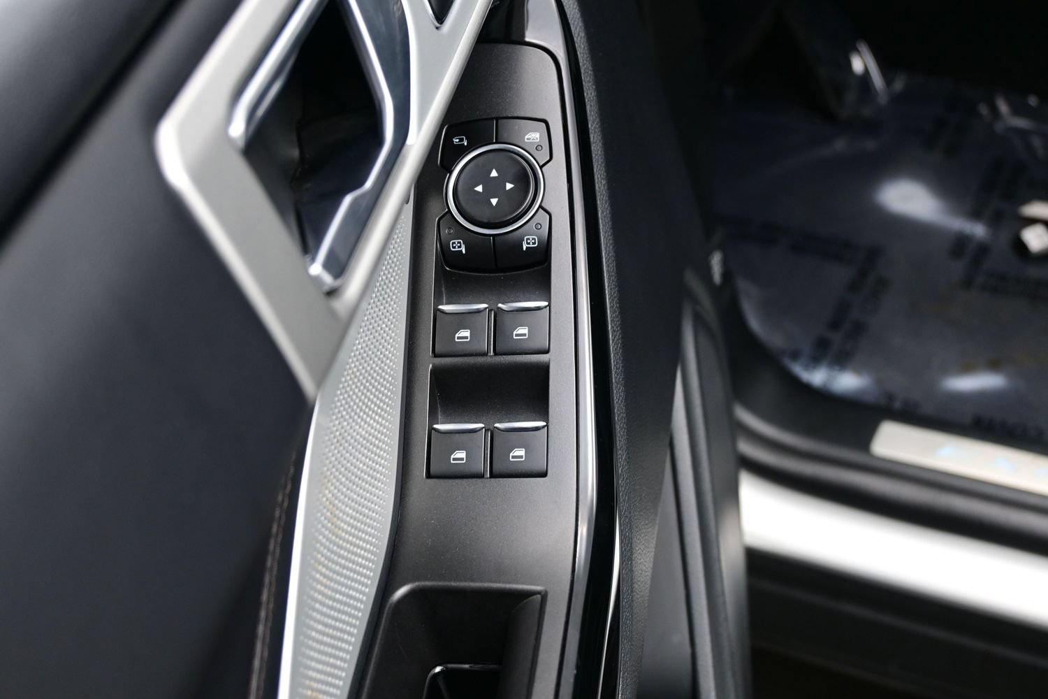 Used 2023 Ford Explorer Platinum AWD/4WD image 10