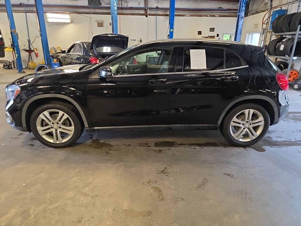 Used 2018 Mercedes-Benz GLA 250 4MATIC w/ Premium Package image 2