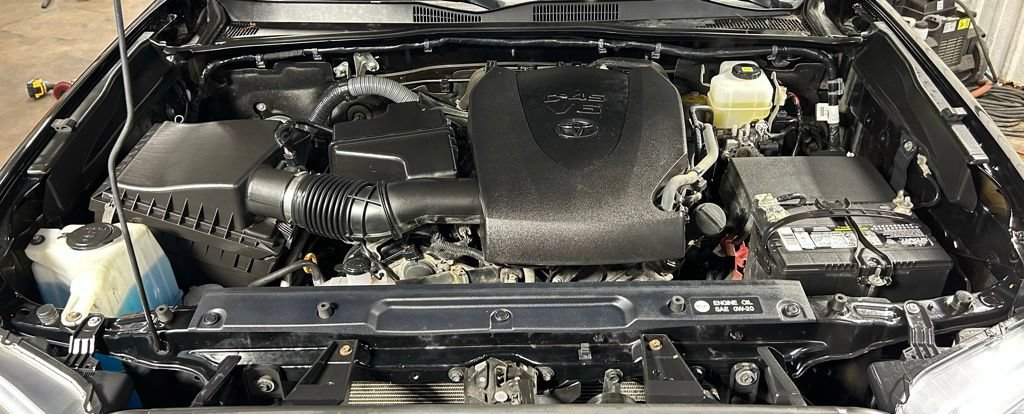 Used 2017 Toyota Tacoma TRD Off-Road AWD/4WD image 48