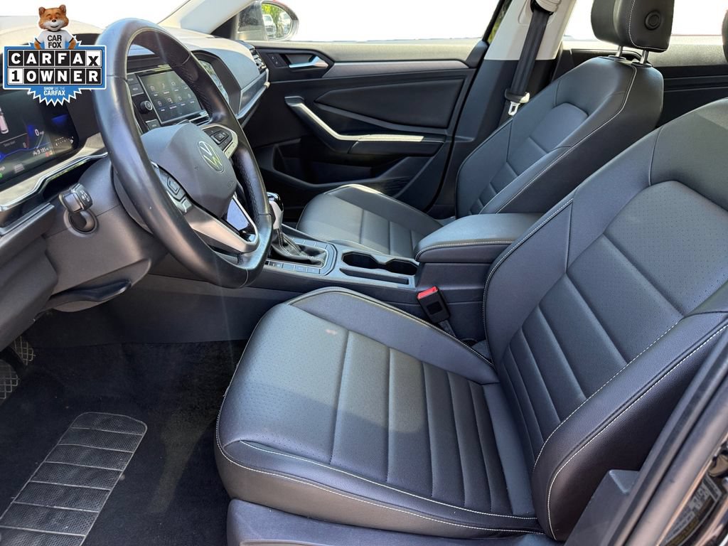 Used 2024 Volkswagen Jetta SE FWD image 9