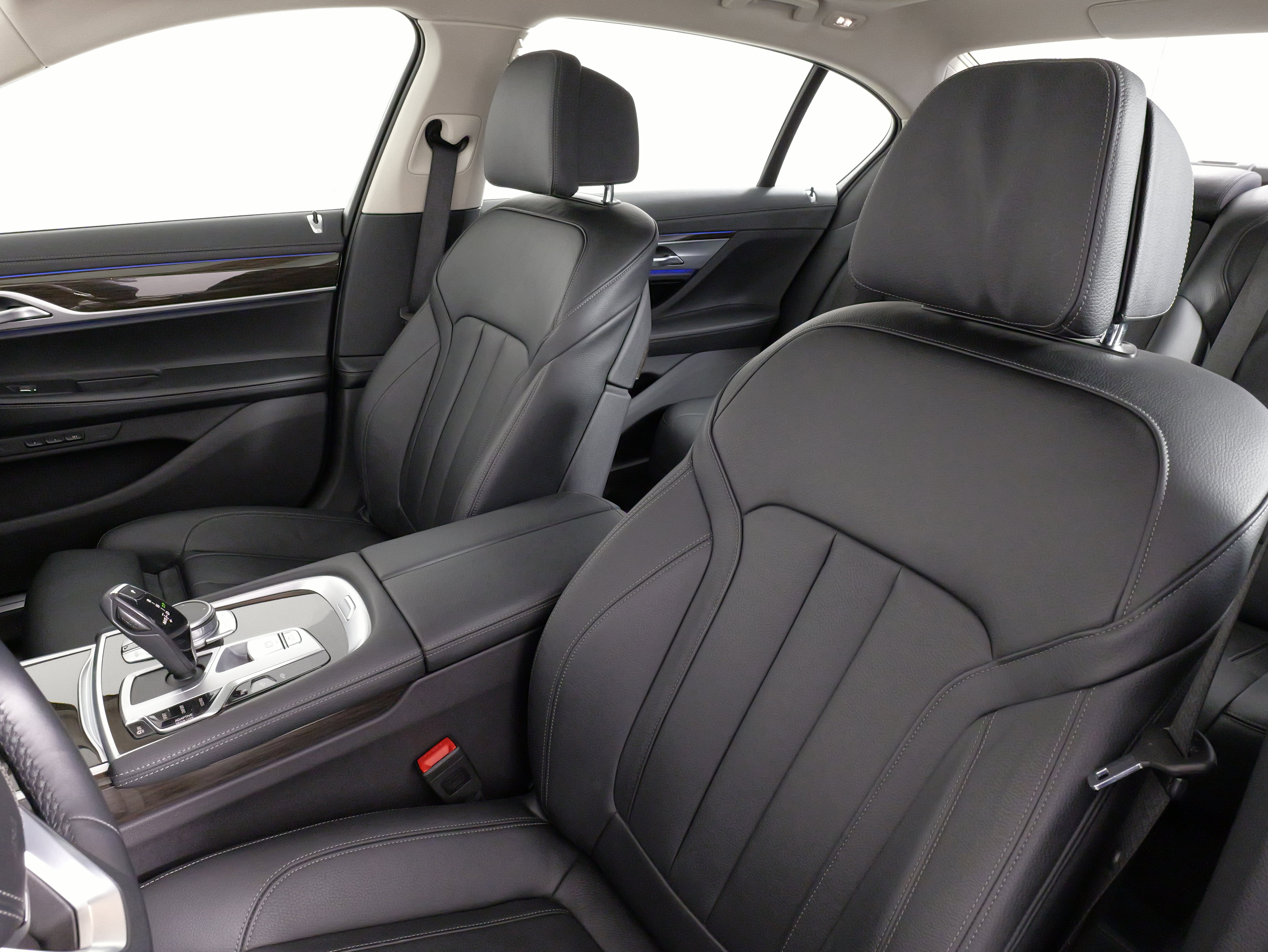 Used 2022 BMW 740i xDrive image 34