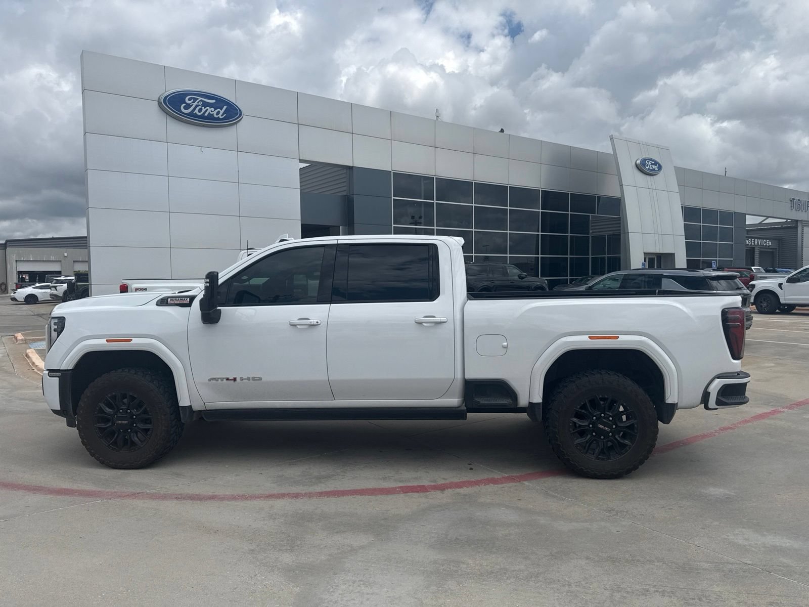 Used 2024 GMC Sierra 2500 AT4 w/ AT4 Premium Plus Package AWD/4WD image 8