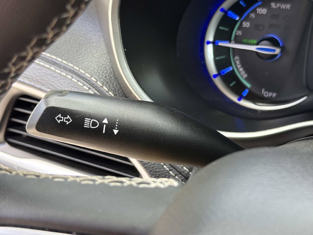 Used 2024 Chrysler Pacifica Limited FWD image 41