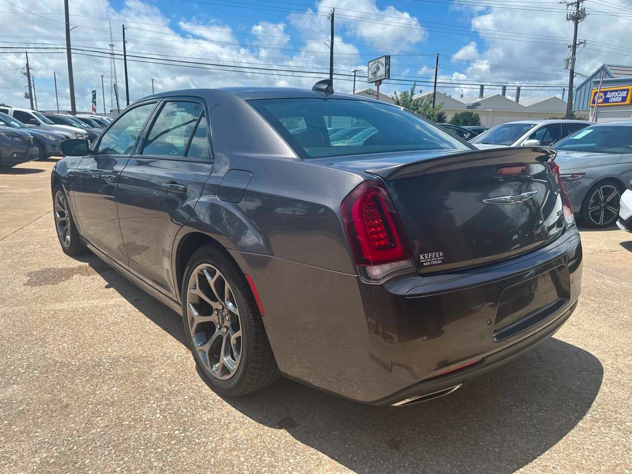 Used 2018 Chrysler 300 S w/ 300S Premium Group RWD image 8
