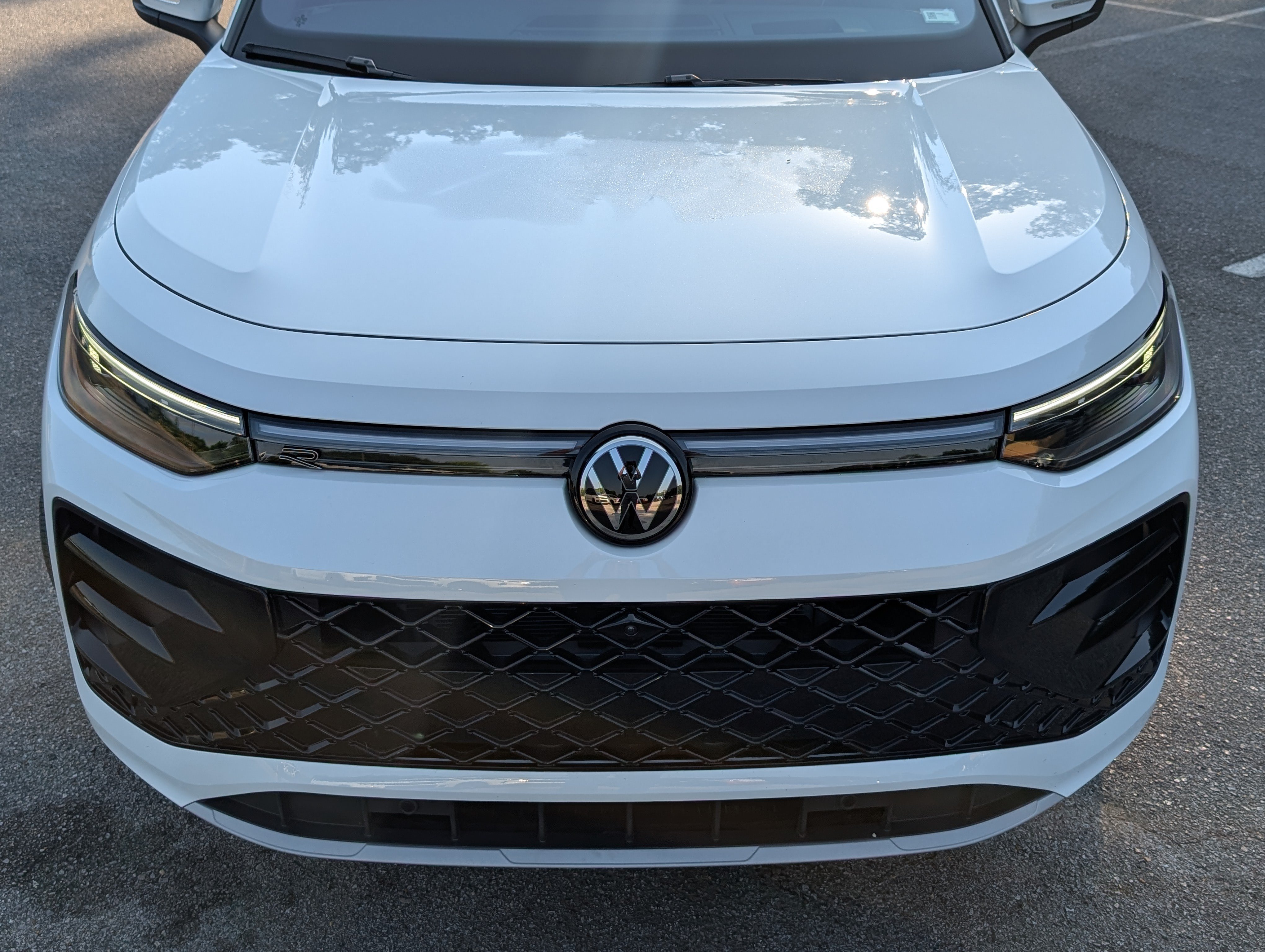 Used 2025 Volkswagen Tiguan SEL R-Line AWD/4WD image 12