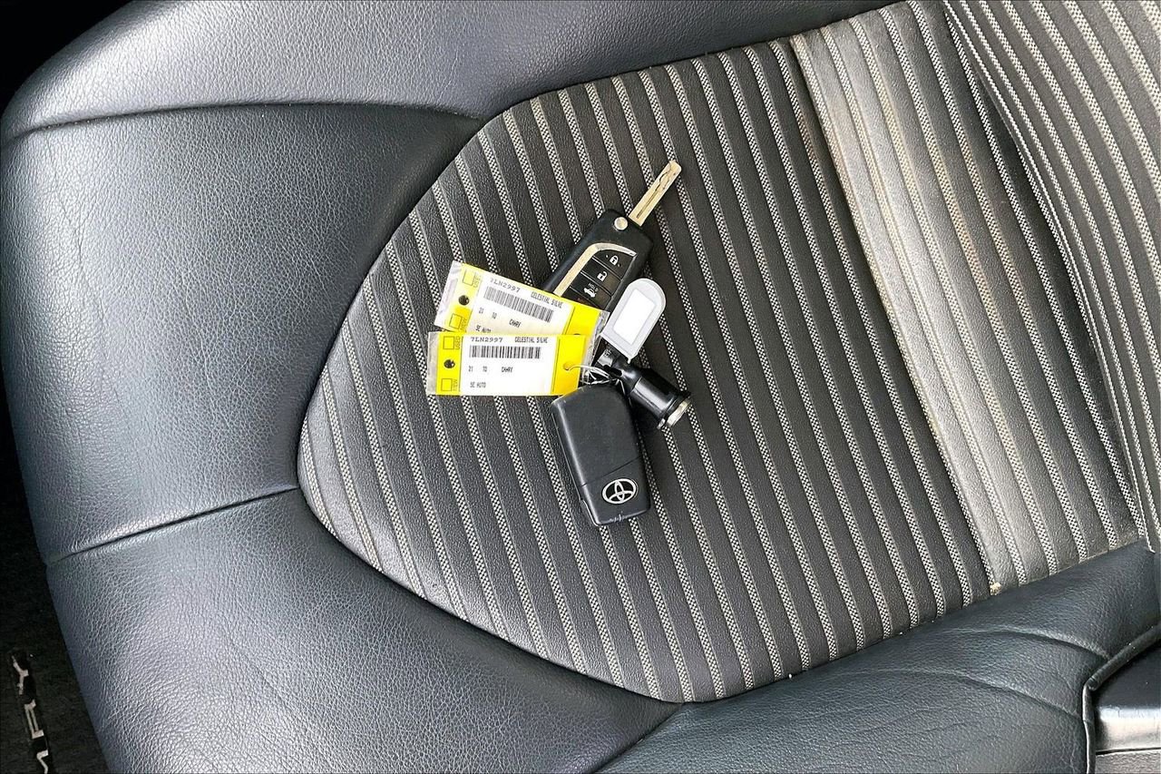 Used 2021 Toyota Camry SE image 30