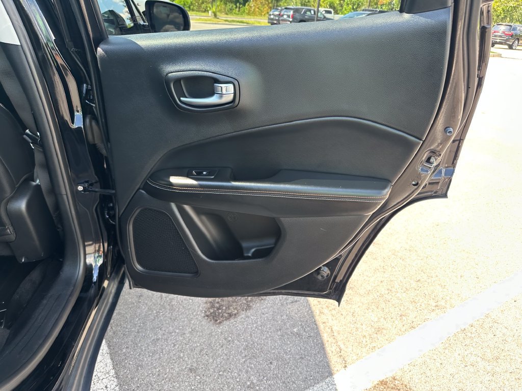 Used 2018 Jeep Compass Latitude w/ Popular Equipment Group AWD/4WD image 22