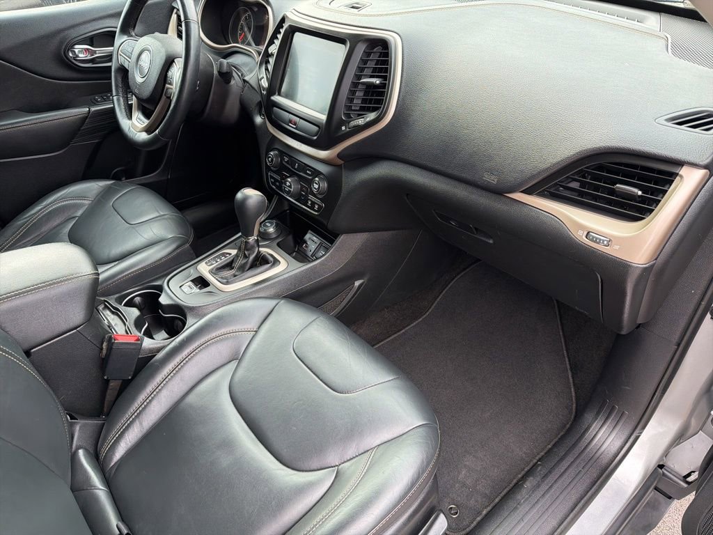 Used 2016 Jeep Cherokee Limited AWD/4WD image 25