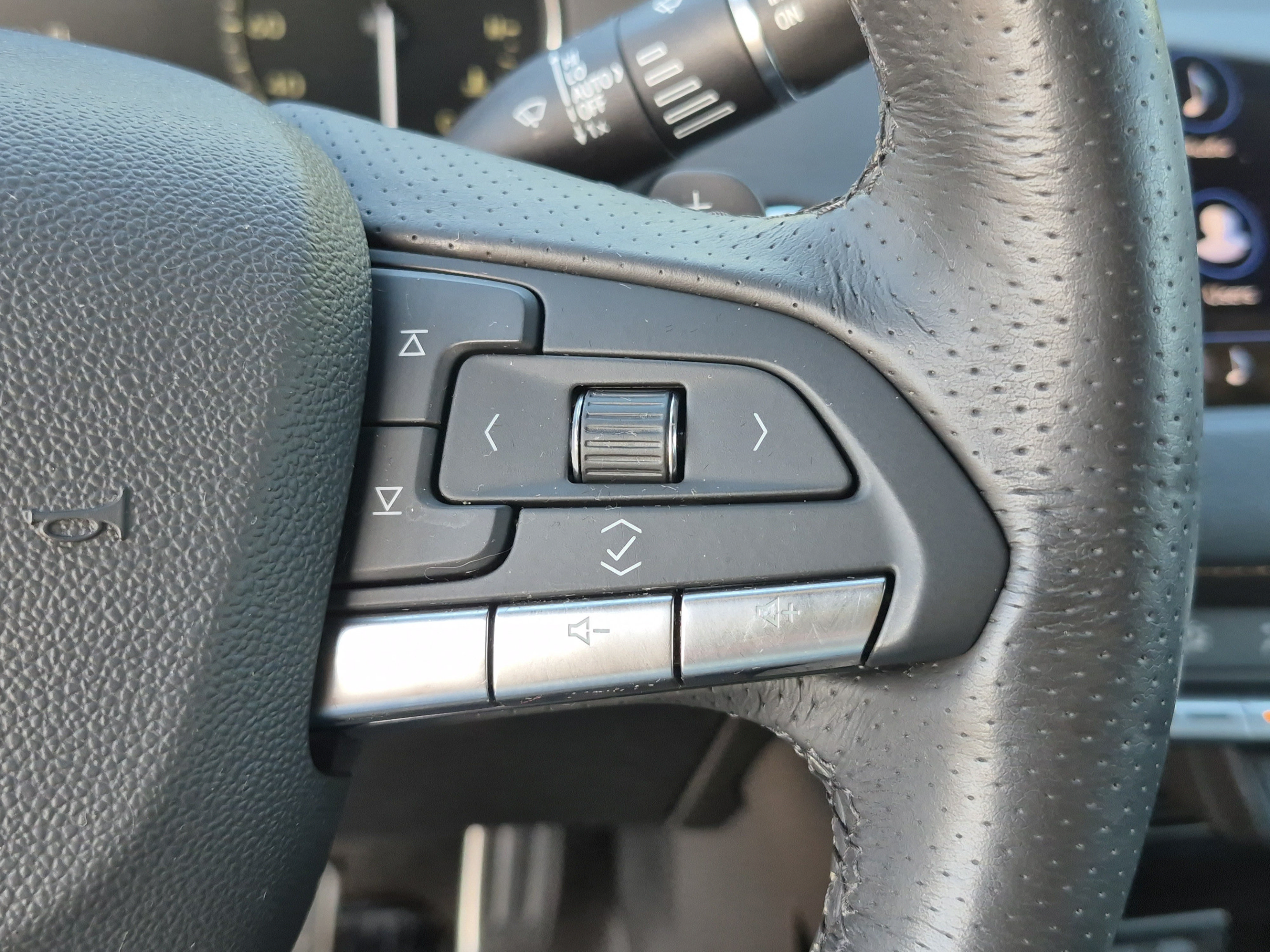 Used 2020 Cadillac XT4 Sport w/ Driver Awareness Package FWD image 28