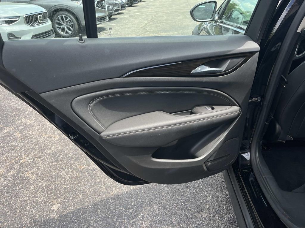 Used 2018 Buick Regal Essence w/ Sights and Sounds Package AWD/4WD image 18